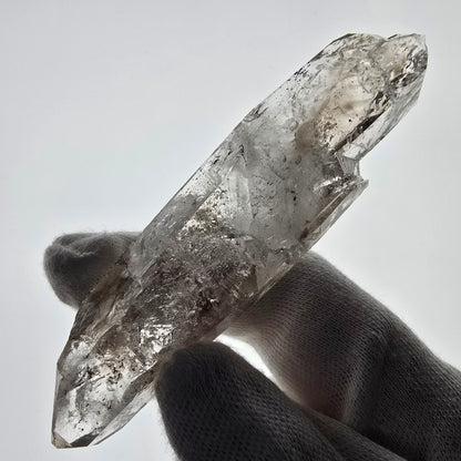 Sceptre DT en quartz fumé squelette Enhydro, poche Valentine en calcite UV, Namibie 98 x 24 x 18 mm 