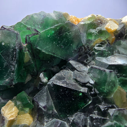Cube de fluorite fantôme zonal, muscovite, spécimen d'hyalite, Erongo, Namibie, 90 x 72 x 53 mm 