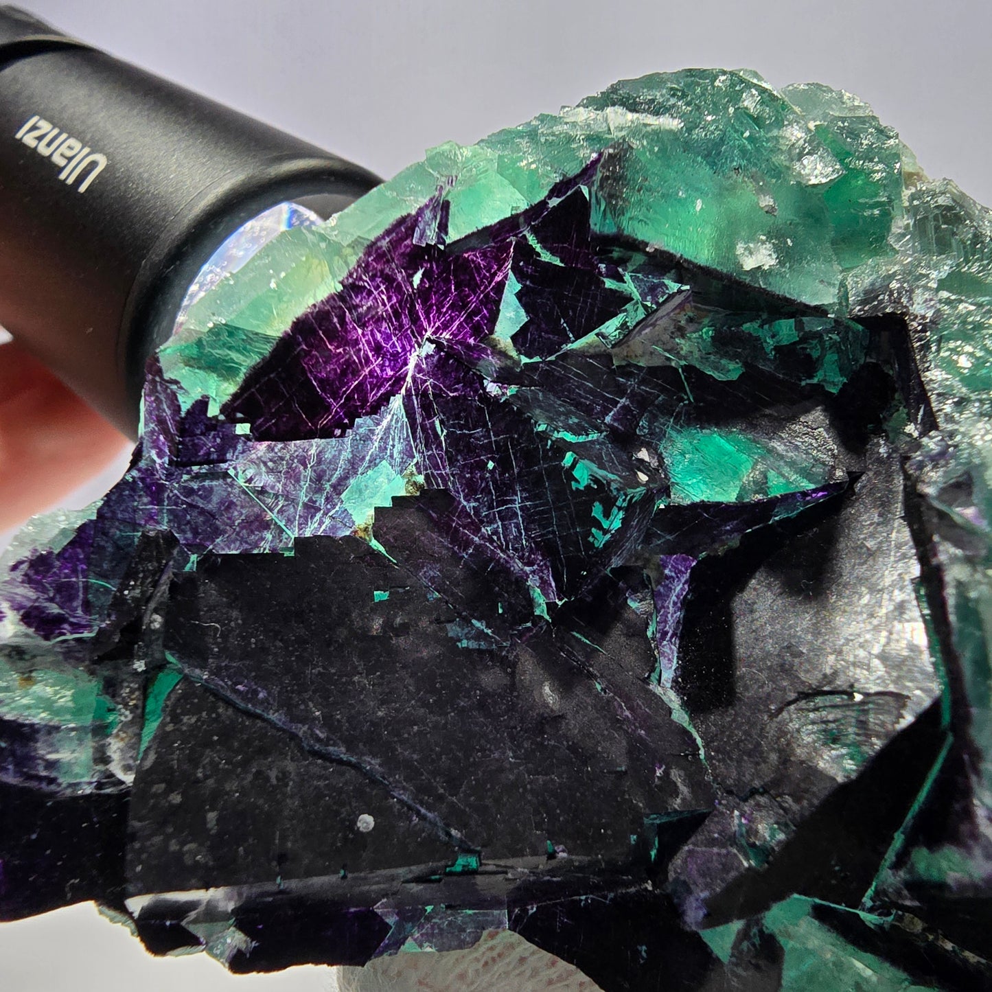 Spécimen de cube de fluorite fantôme vert violet zonal 11:11 Angel Pocket, Namibie 76*56*27mm 