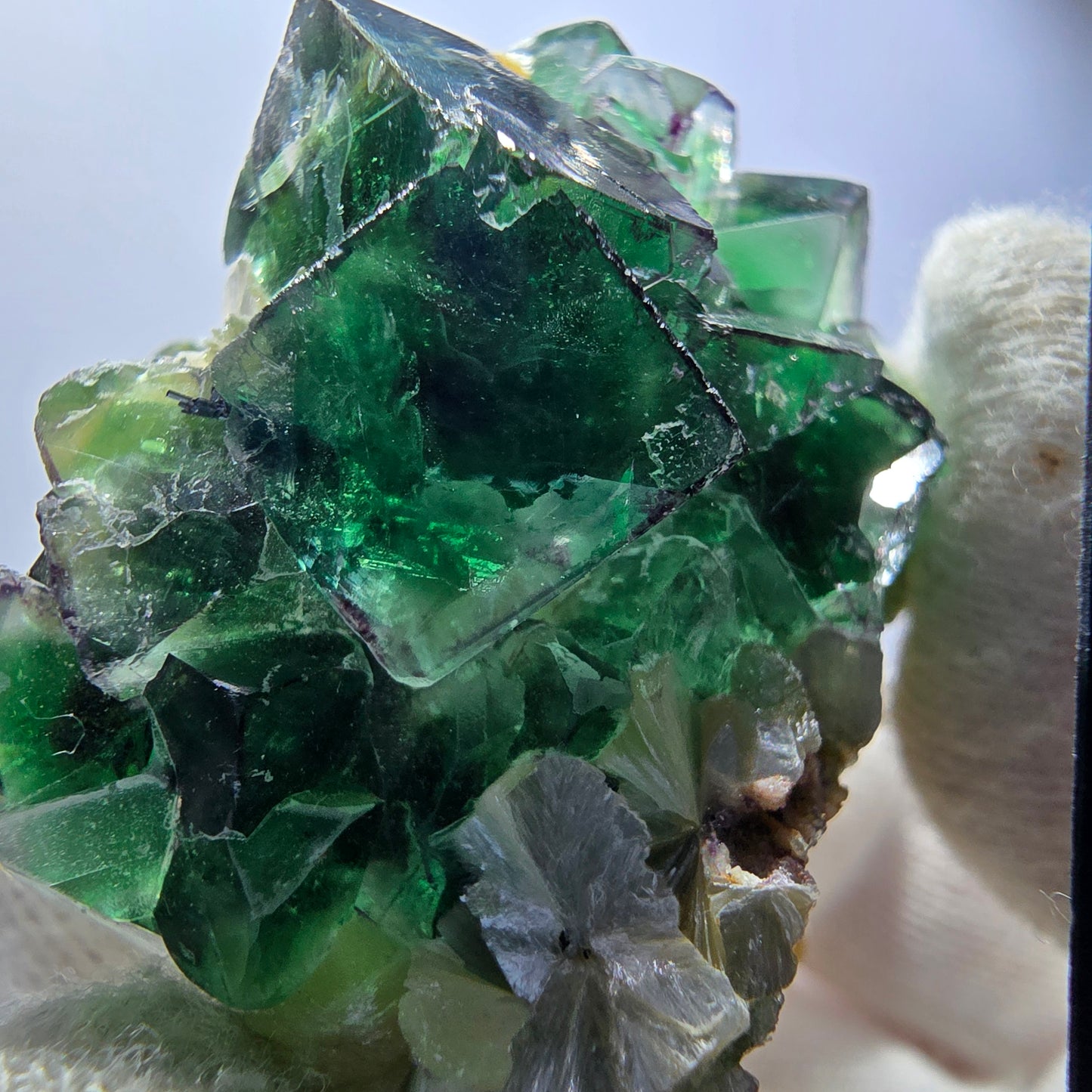 Cubes de fluorite fantôme transparente, muscovite et hyalite, spécimen d'Erongo, Namibie, 46 x 43 x 35 mm 