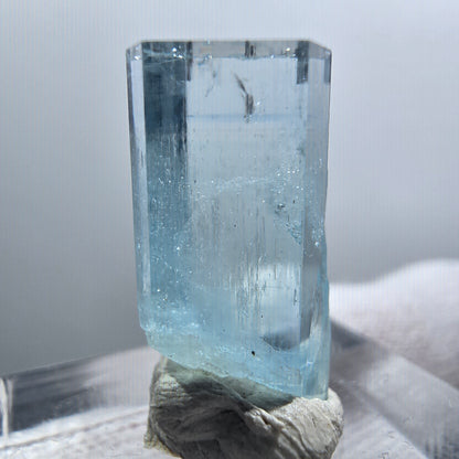 Cristal d'aigue-marine X clair rare Erongo, Namibie 21*11*7mm 