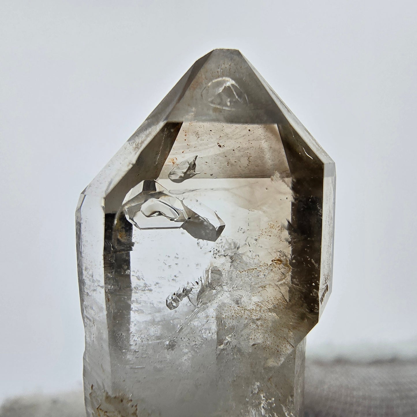 Enhydro Phantom Rauchquarz Zepter Spitze 2x Blase Goboboseb, Namibia 35*18*10mm