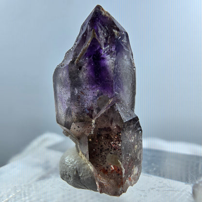 Pointe de sceptre en améthyste fantôme rare de Goboboseb, Namibie, 22 x 12 x 10 mm 