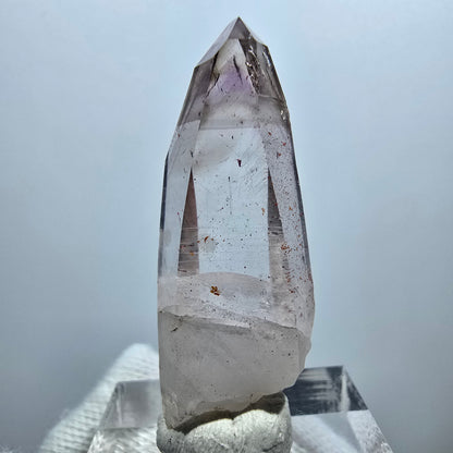 Pointe de sceptre en quartz fumé fantôme lémurien, Goboboseb, Namibie, 39 x 15 x 11 mm 