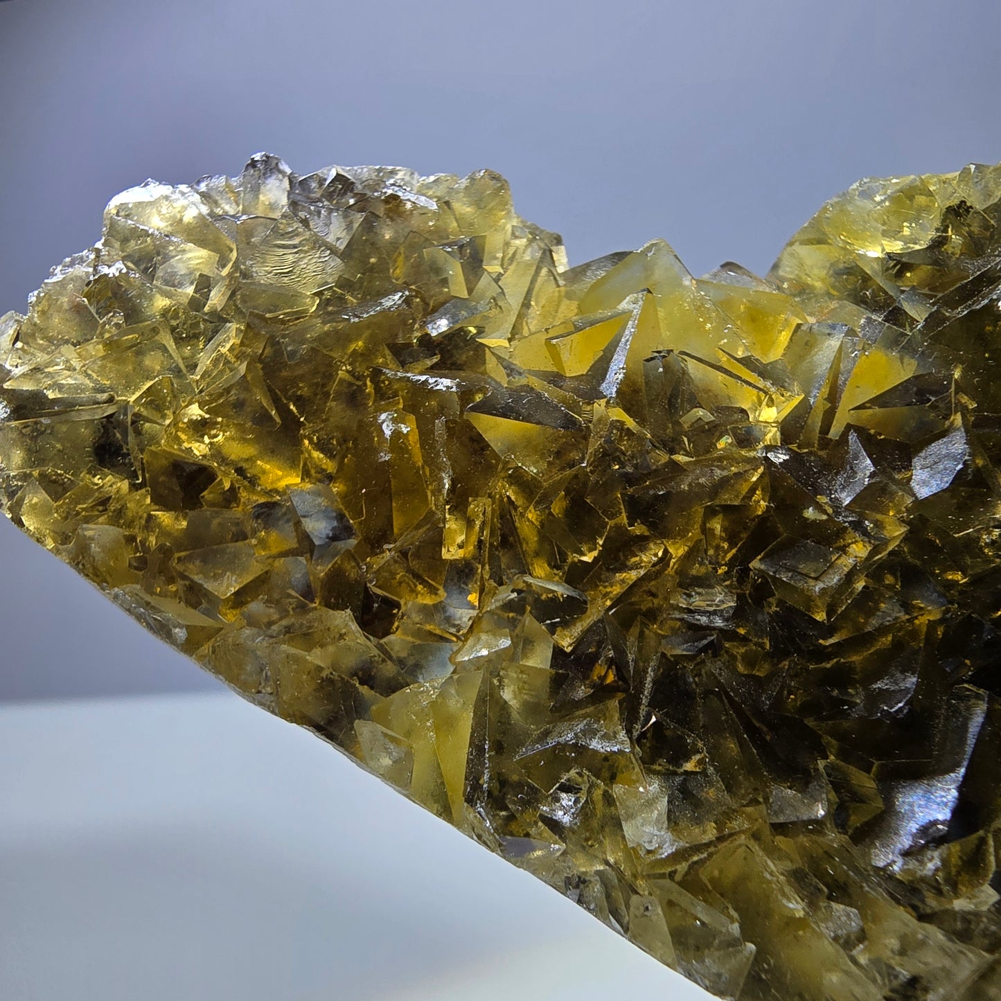 Grand spécimen de cube de fluorite fantôme, poche jaune miel, Okorusu, Namibie, 98 x 80 x 16 mm 