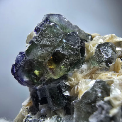 Phantom Fluorit Würfel zonal, Muskovit Schörl Turmalin Erongo Namibia 38*33*27mm