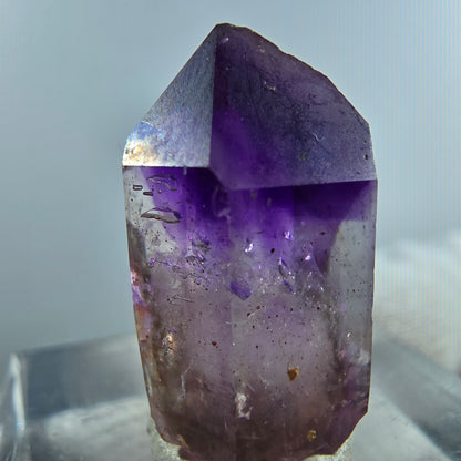 Pointe de sceptre en améthyste fantôme rare à Goboboseb, Namibie, 21 x 12 x 11 mm 