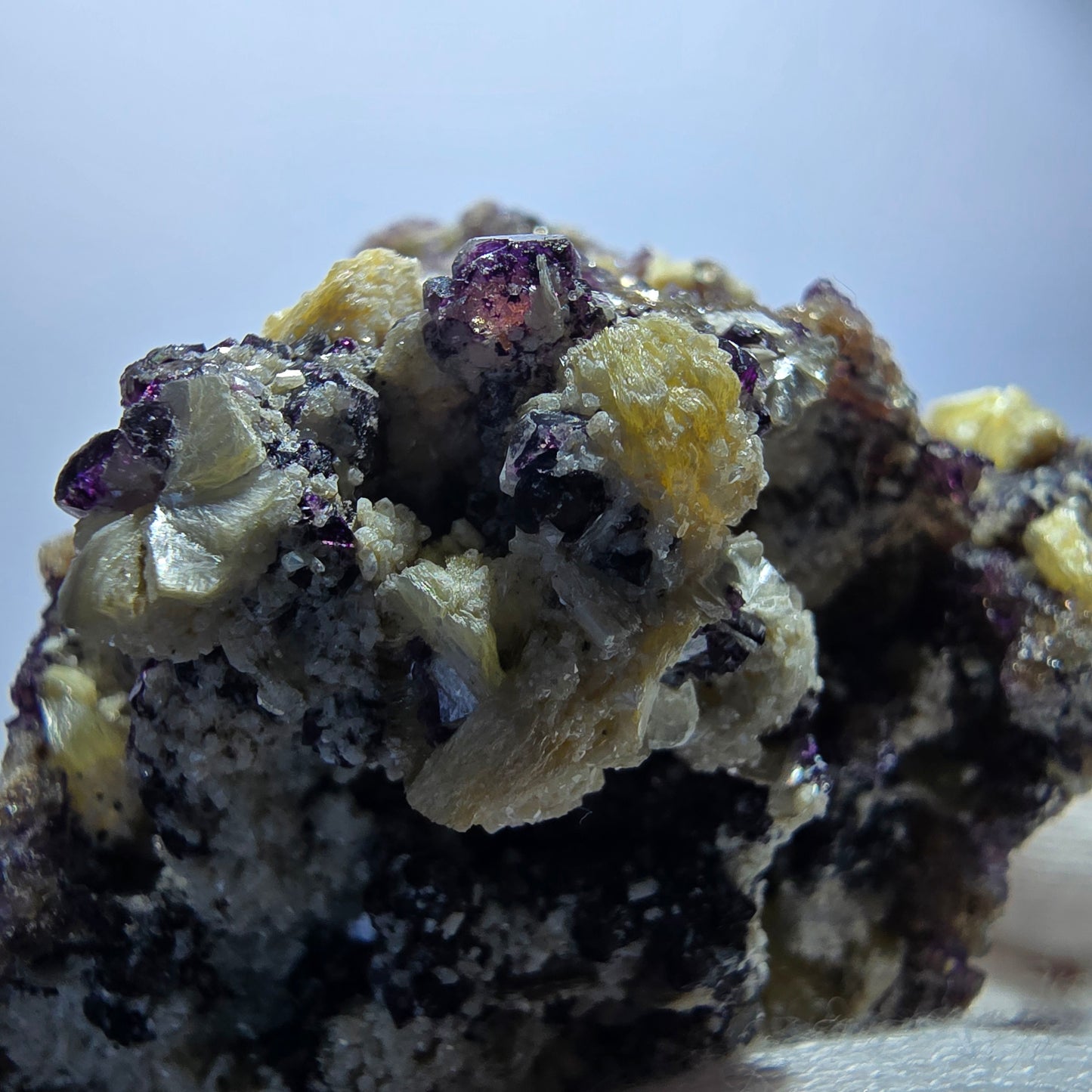 Rare spécimen de fluorite fantôme, muscovite, vert-violet, Erongo, Namibie, 82 x 56 x 49 mm 