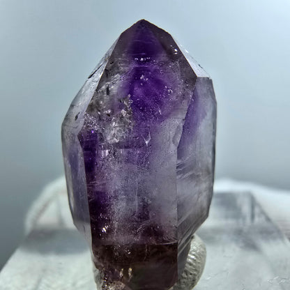 Pointe de sceptre en améthyste fantôme rare à Goboboseb, Namibie, 22 x 15 x 11 mm 