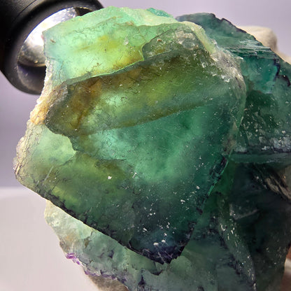 Grand spécimen de cube de fluorite fantôme, parqueté zonal Okorusu Namibie 78*76*33mm 