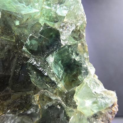 Rare Fluorite XX cube niveau vert avec inclusions 41*37*20mm Okorusu Namibie