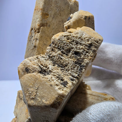 Grand spécimen d'orthose, de tourmaline Schorl et d'hyalite, Erongo, Namibie, 94 x 57 x 50 mm 
