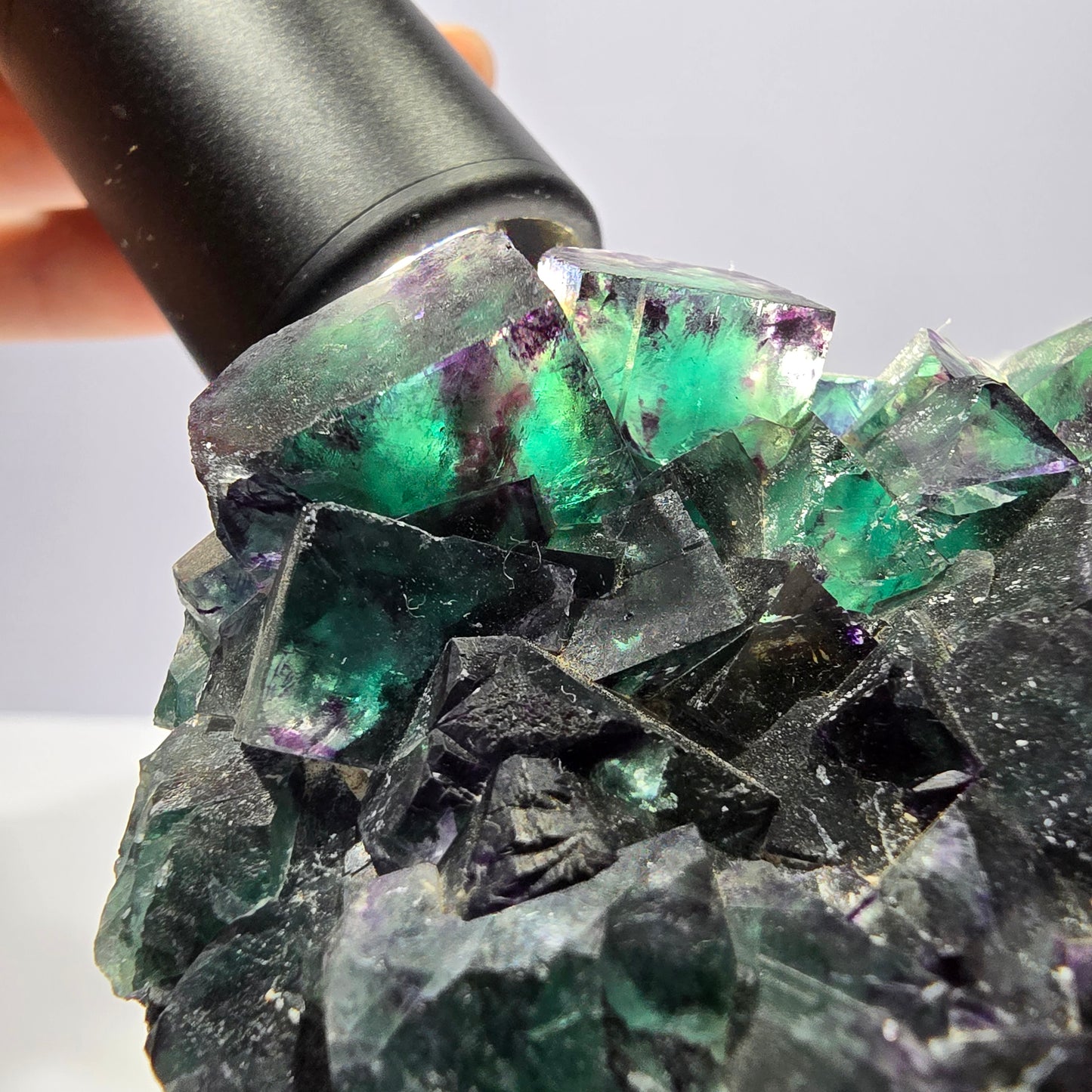 Grand spécimen de cube de fluorite fantôme, vert violet Okorusu Namibie 99*74*32mm 
