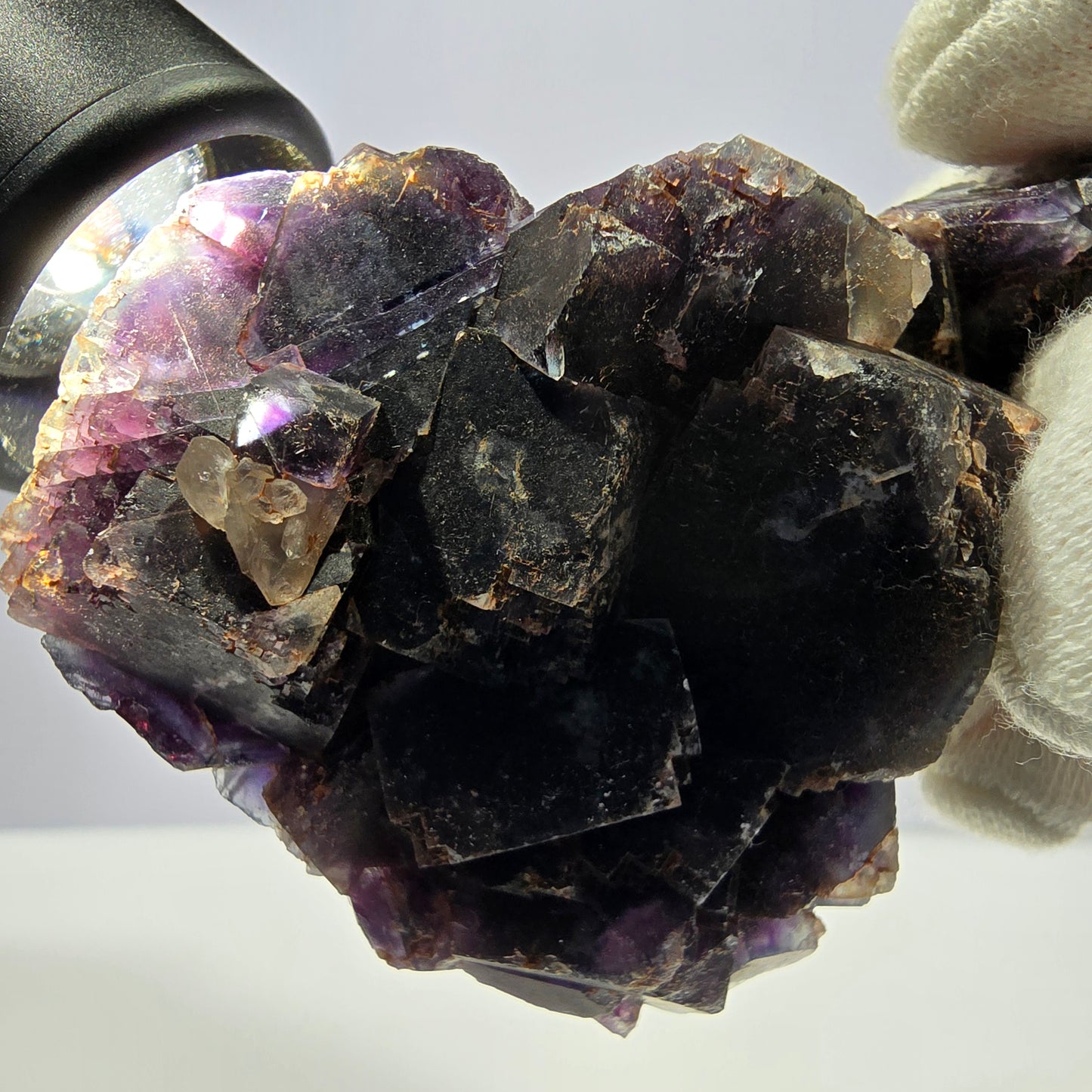 Spécimen de cube de fluorite fantôme, violet, rouge et bleu, Okorusu, Namibie, 91 x 58 x 22 mm 