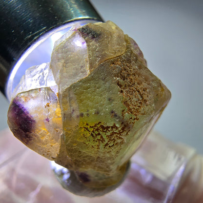 Cube de fluorite fantôme, zonal, spécimen de muscovite, Erongo, Namibie, 20 x 18 x 14 mm 