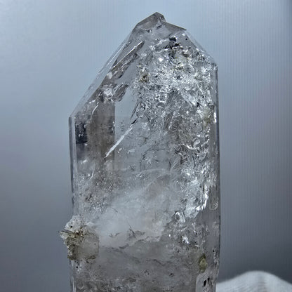 Sceptre DT en quartz fumé lémurien Enhydro, 1 gobob de poche Bubble Valentine. Namibie 89 x 33 x 21 mm 
