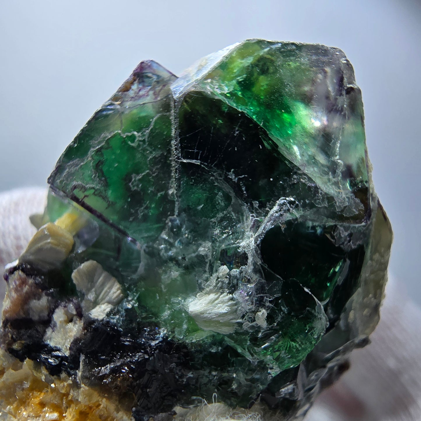 Phantom fluorite, hyalite, muscovite, orthoclase stage Erongo, Namibia 47*43*36mm 