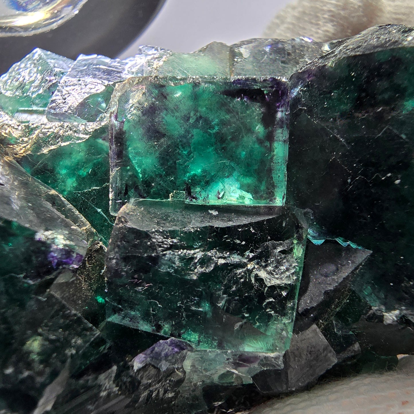Rare spécimen de cube de fluorite fantôme, parqueté zonal Okorusu Namibie 73 x 44 x 33 mm 