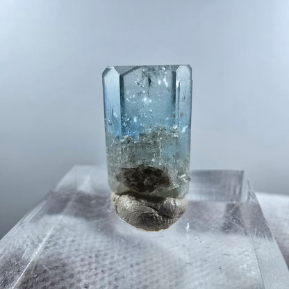 Cristal d'aigue-marine X clair rare Erongo, Namibie 17*10*7mm 