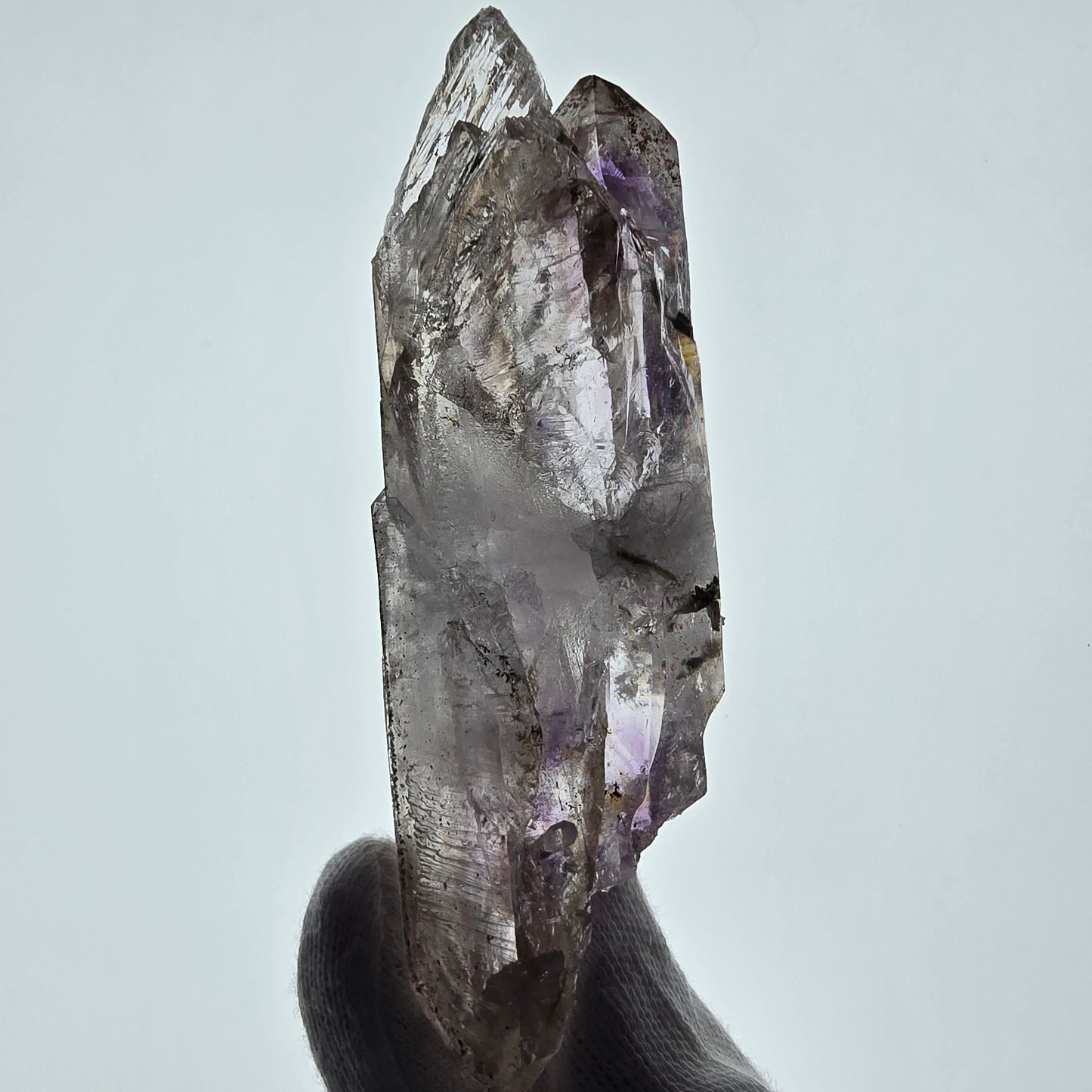 Gobo de poche Enhydro Skeleton Amethyst DT Scepter Valentine. Namibie 117 x 37 x 33 mm 