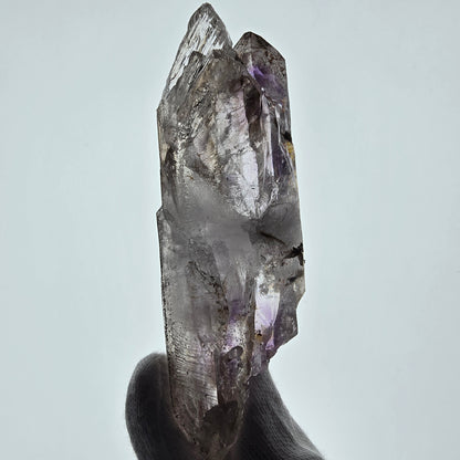 Gobo de poche Enhydro Skeleton Amethyst DT Scepter Valentine. Namibie 117 x 37 x 33 mm 