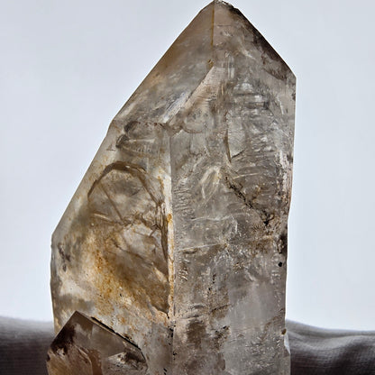 Quartz fumé squelette fantôme lémurien DT, calcite UV Valentine Pocket, Namibie 129 x 61 x 48 mm 