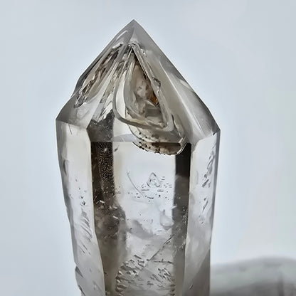 Enhydro Phantom Smoky Quartz Sceptre Tip 1x Bubble Goboboseb, Namibie 57*21*18mm 