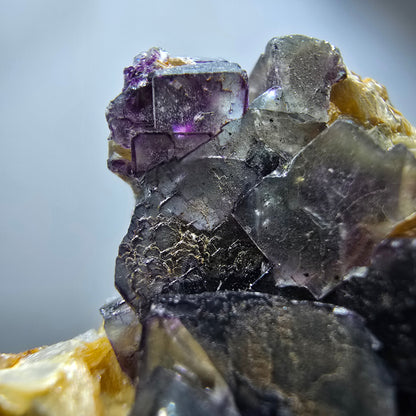 Bunte Phantom Fluorit Würfel, Muskovit Stufe Erongo, Namibia 42*38*23mm