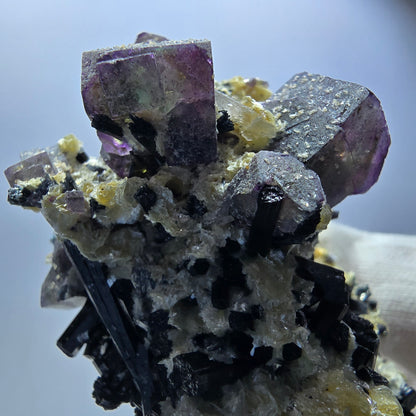 Fluorite fantôme colorée, tourmaline schol, hyalite, quartz fumé, muscovite, Erongo, Namibie, 78 x 70 x 48 mm 