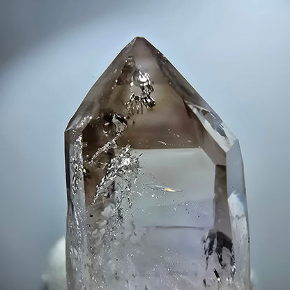 Pointe de sceptre en améthyste fantôme transparente, Goboboseb, Namibie, 40 x 18 x 15 mm 