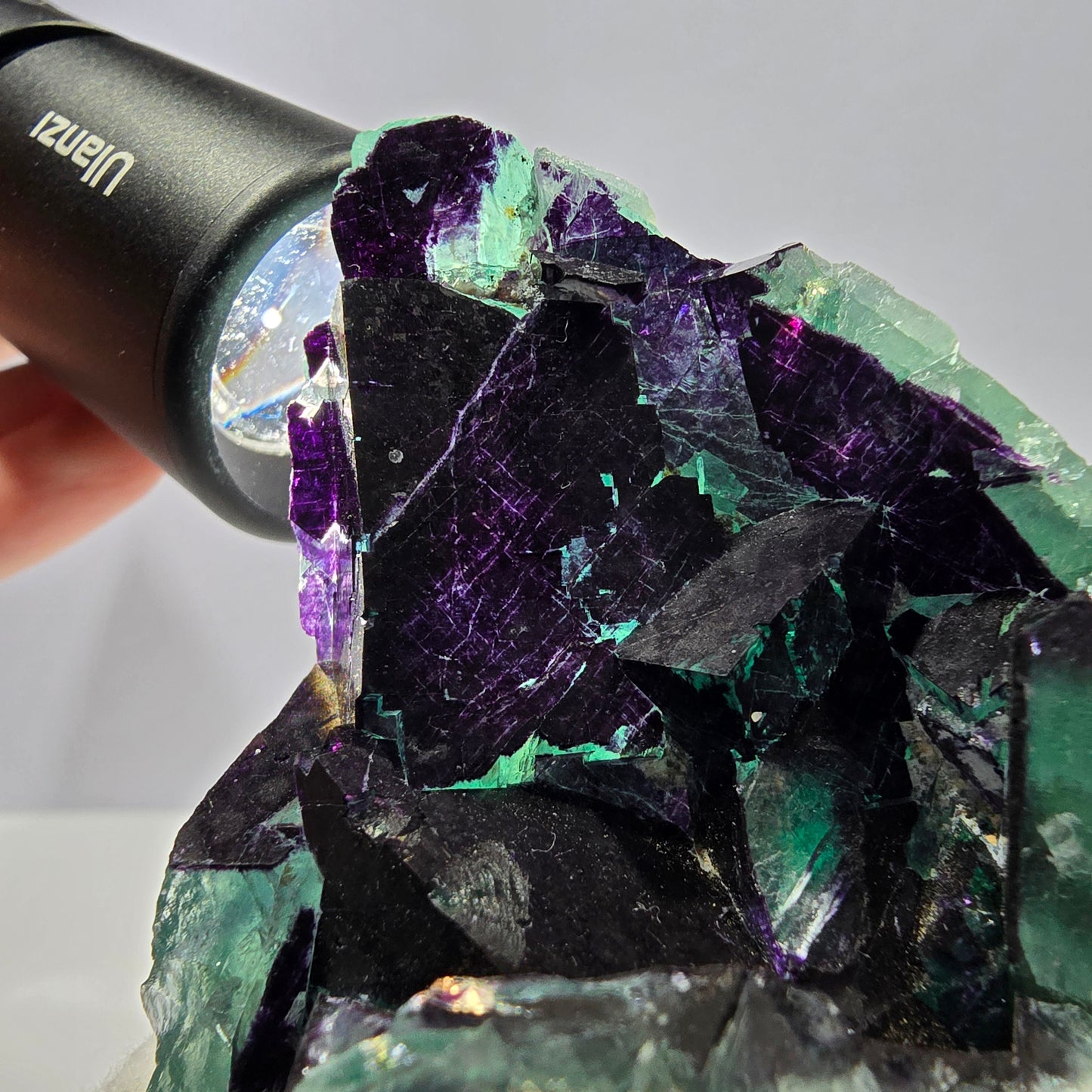 Spécimen de cube de fluorite fantôme vert violet zonal 11:11 Angel Pocket, Namibie 76*56*27mm 