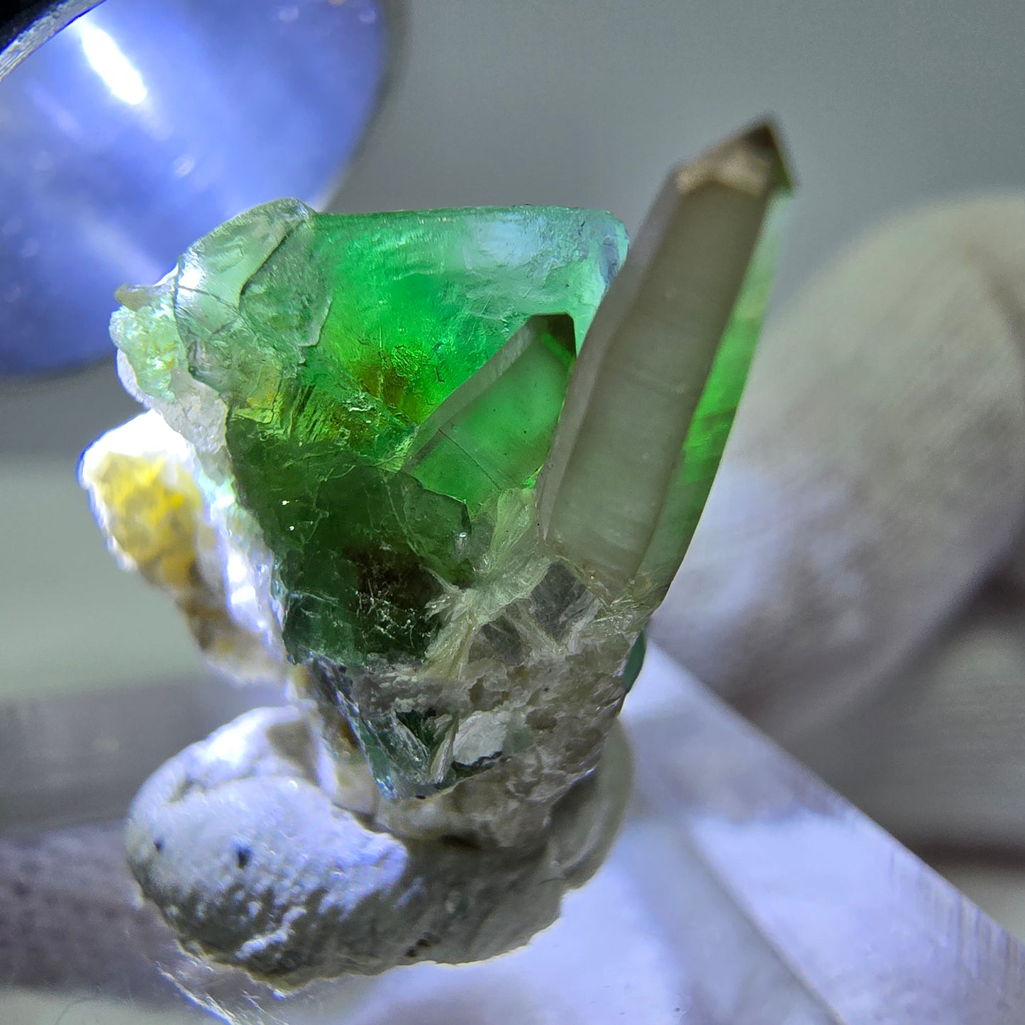 Cube de fluorite fantôme zonal, quartz fumé, spécimen de muscovite, Erongo, Namibie, 19 x 15 x 12 mm 