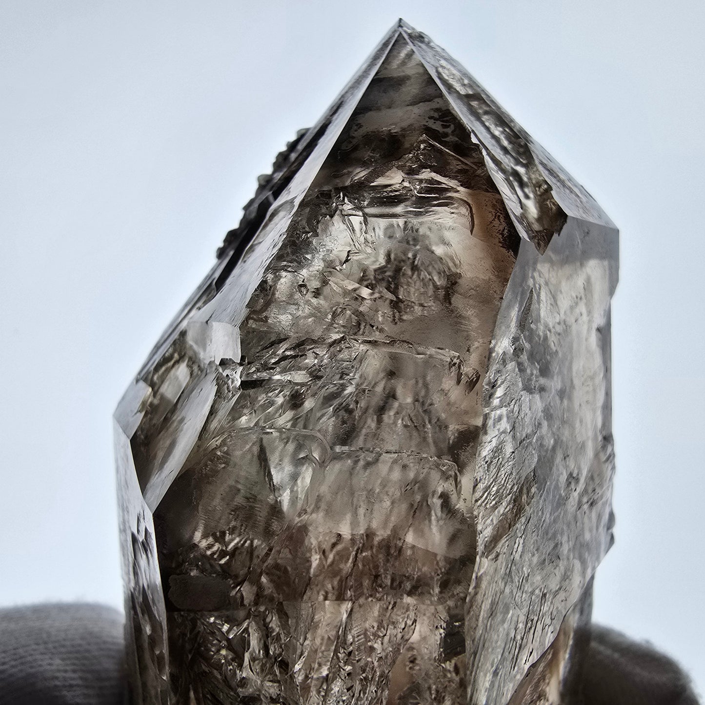 Sceptre en quartz fumé squelette Enhydro, calcite UV, 3 bulles, poche Saint-Valentin, Namibie, 149 x 71 x 52 mm 