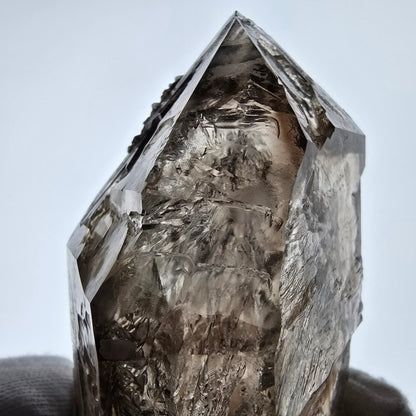 Sceptre en quartz fumé squelette Enhydro, calcite UV, 3 bulles, poche Saint-Valentin, Namibie, 149 x 71 x 52 mm 