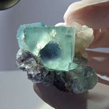 Rare cube de fluorite fantôme, spécimen de quartz vert violet Okorusu Namibie 44 x 32 x 26 mm 