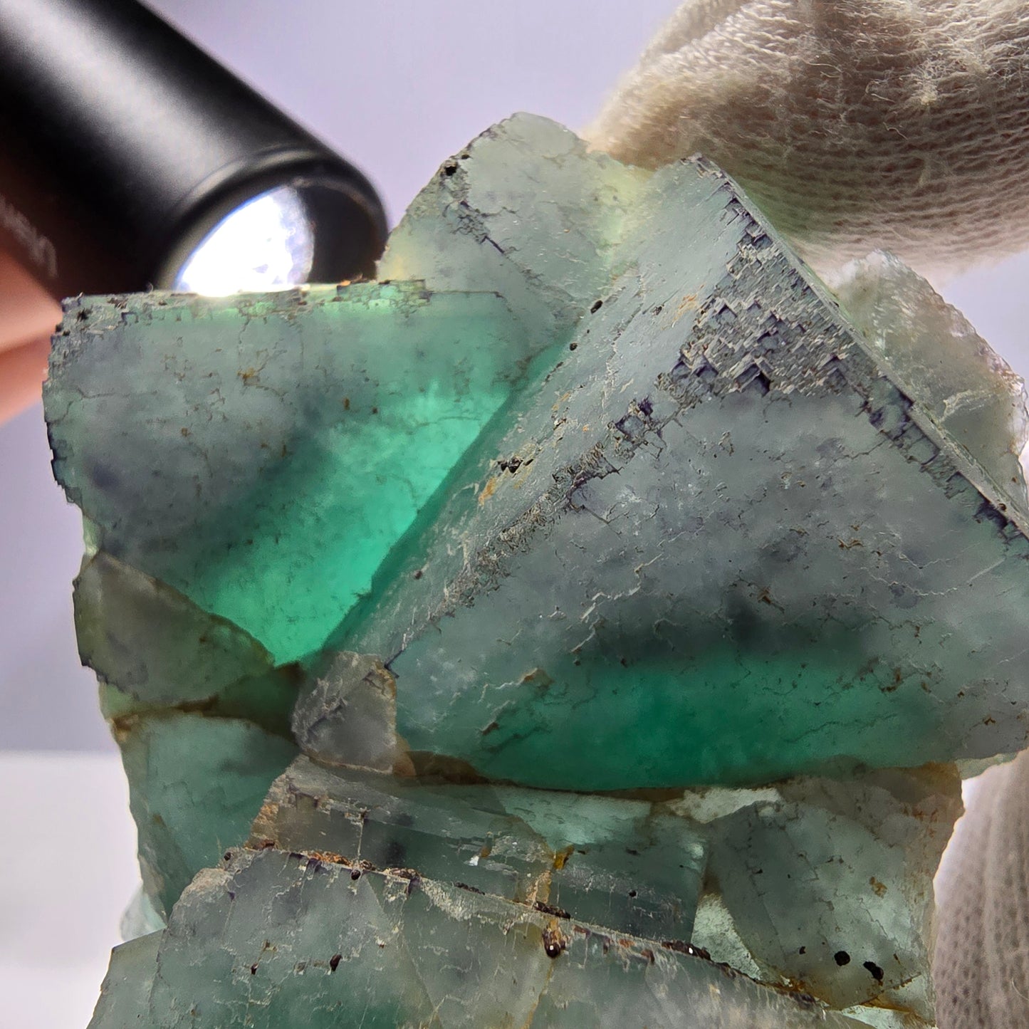 Grand spécimen de cube de fluorite fantôme, parqueté zonal Okorusu Namibie 74*68*36mm 