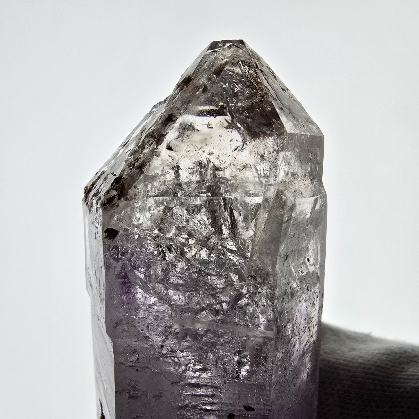Sceptre DT en améthyste squelette Enhydro, poche de calcite Valentine Goboboseb Namibie 100 x 36 x 30 mm 
