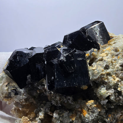 Grand spécimen de tourmaline Schorl, hyalite, quartz fumé et orthose, Erongo, Namibie, 123 x 92 x 47 mm 