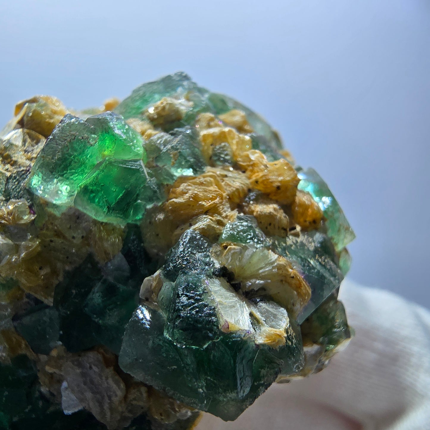 Cube de fluorite fantôme zonal, spécimen de muscovite, Erongo, Namibie, 75 x 49 x 41 mm 