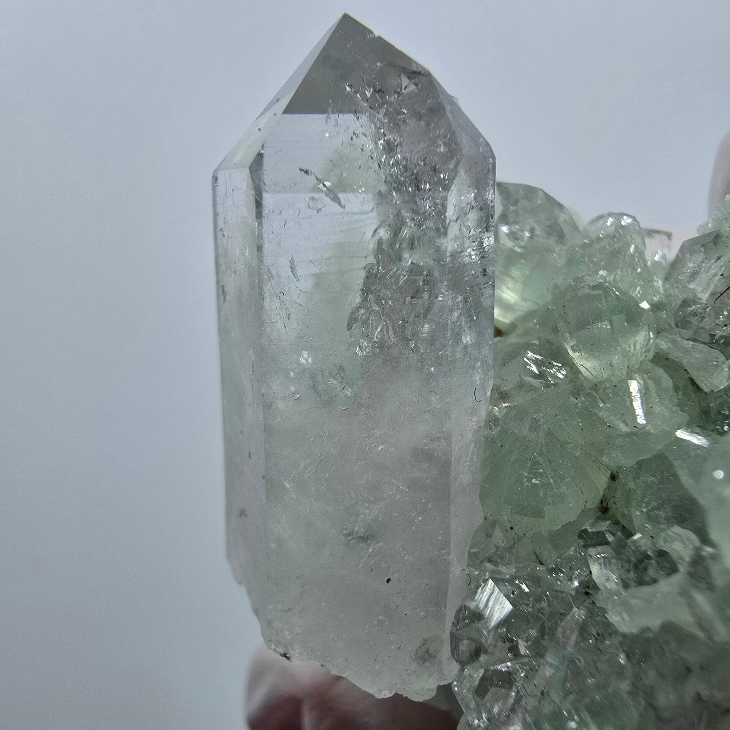 Spécimen de quartz clair, de préhnite et de calcite Streep Mine, Goboboseb, Namibie 49*38*23 mm 