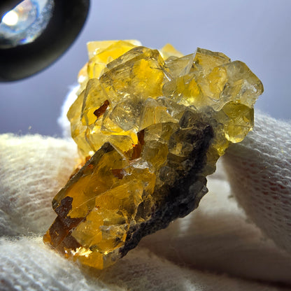 Spécimen de cube de fluorite fantôme, poche jaune miel, Okorusu, Namibie, 44 x 30 x 25 mm 