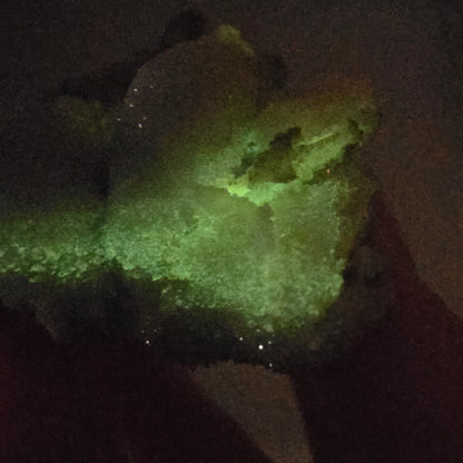 Spécimen rare de calcite UV, mine Valentine Pocket, Goboboseb, Namibie, 88 x 44 x 29 mm 