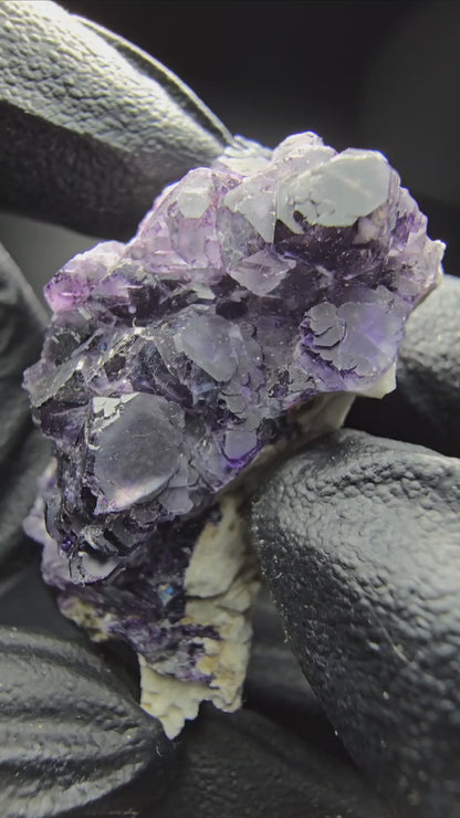 Cube de fluorite fantôme violet sur scène orthose Erongo Namibie 45*28*21mm