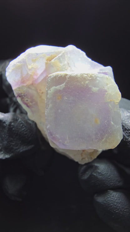 Cube de fluorite fantôme sur scène de quartz violet vert Omehane, Namibie 47*32*21mm