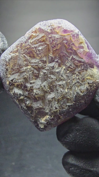 Niveau de cube de fluorite étagé violet orange Omehane, collection namibie 37*35*14mm