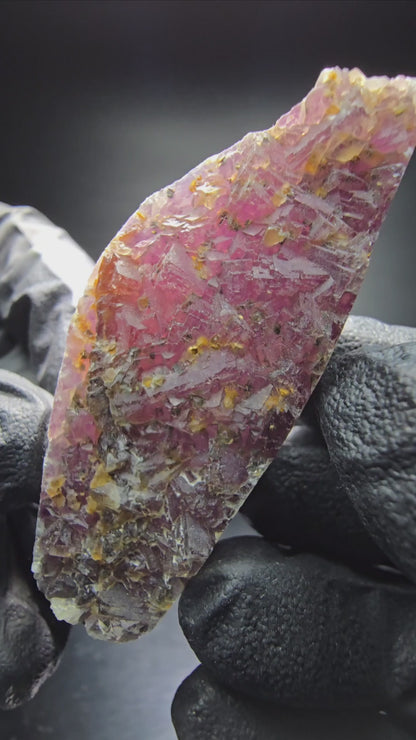 Étape de cube de fluorite rare, orange violet Omehane, Namibie 57*22*17mm