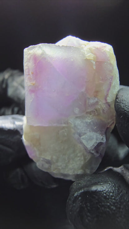 Niveau de cube Phantom Fluorite violet vert Omehane, collection Namibie 38*29*19mm